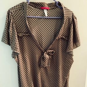 Adorable women’s blouse!!